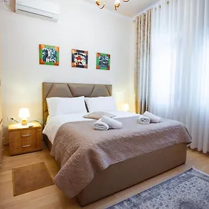 https://center-apartament-tirana.hotels-in-tirana.com